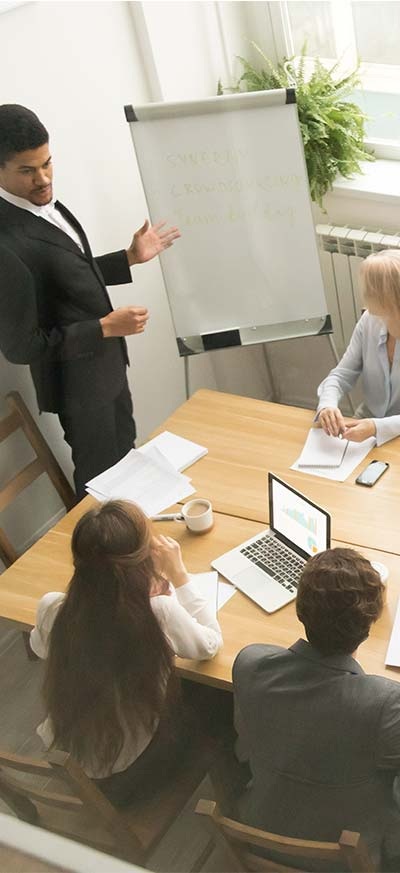 MMI Abogados - Equipo profesional en reunión